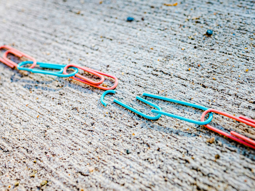 paperclips-linked-together